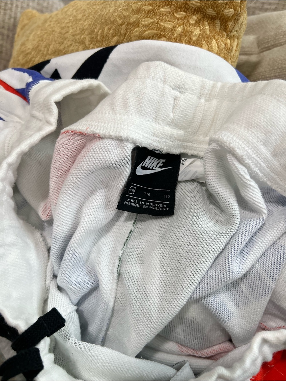 XXL Nike Men’s Athletic Mesh Shorts Logo Print Drawstring Lightweight White - Picture 3 of 5